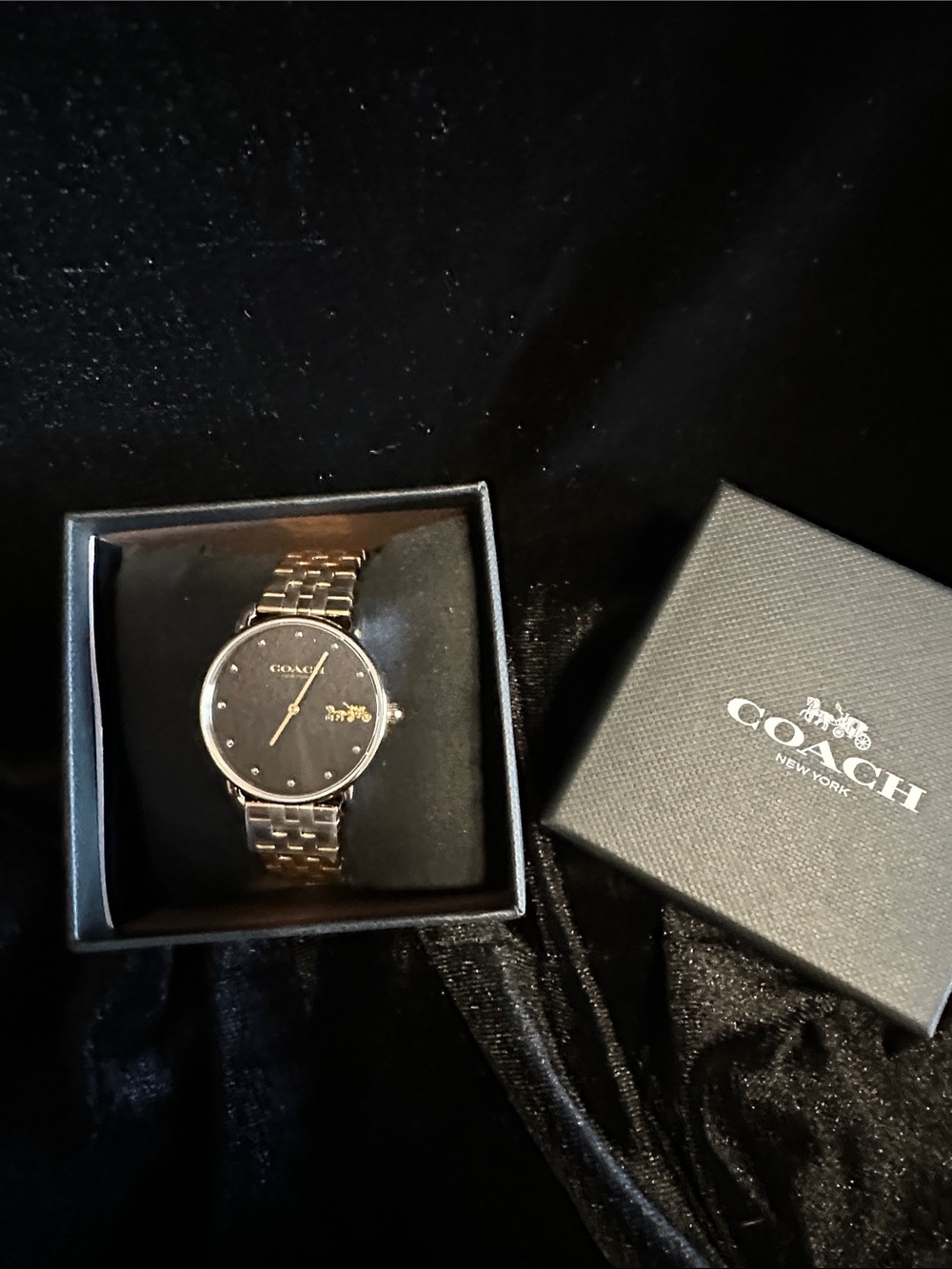 Coach Womens Black Dial Gold-Tone Bracelet Watch Brand New! ⭐️ bougie!
